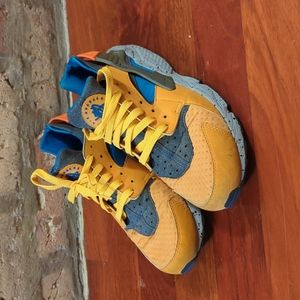 NIKE AIR HUARACHE SE Mowabb Gold Leaf Men's 11
